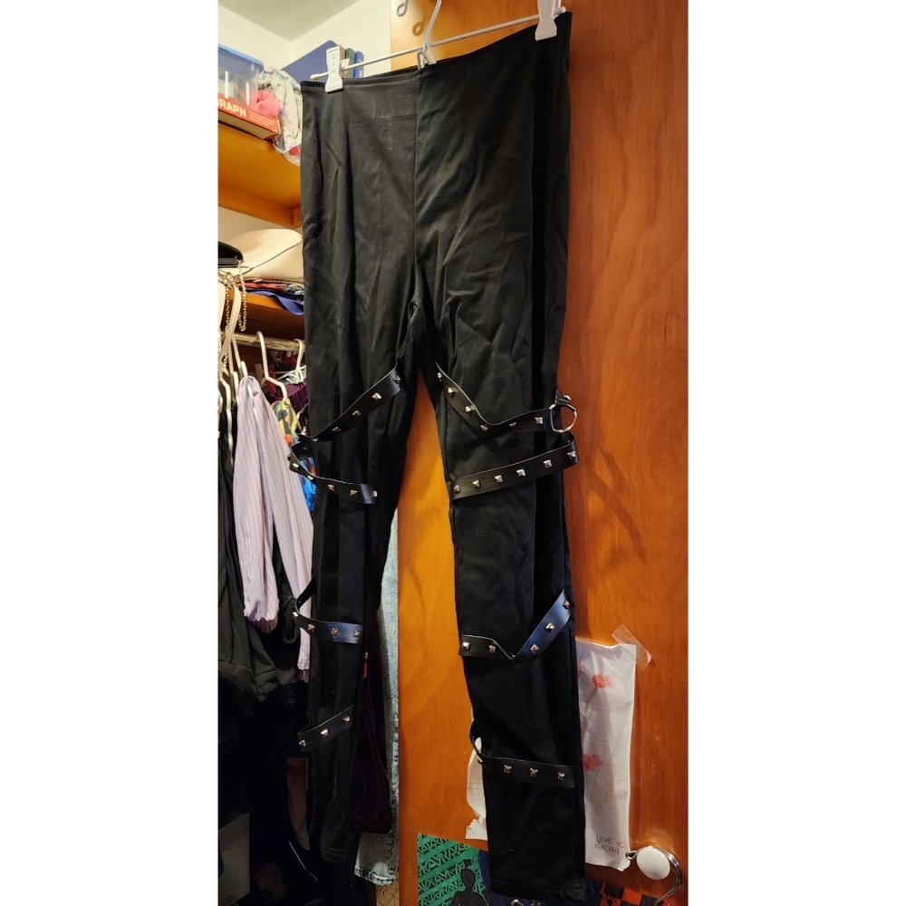 NWOT Rivet belt wrapped around legs